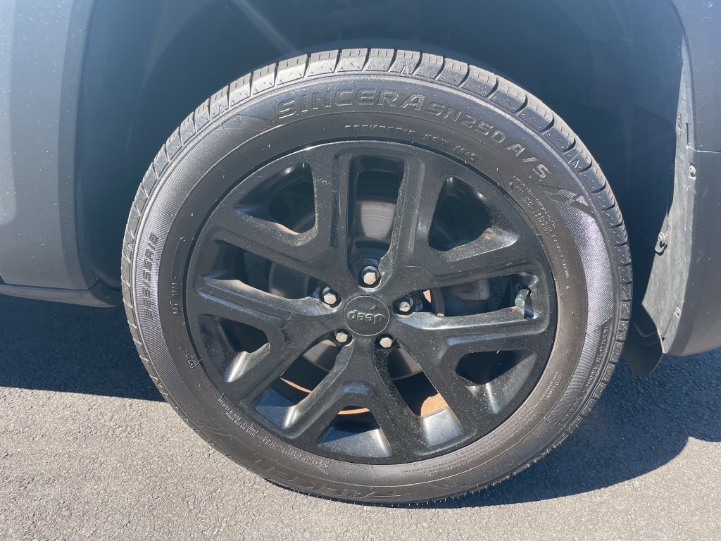 Certified 2017 Jeep Renegade Altitude AWD/4WD image 11