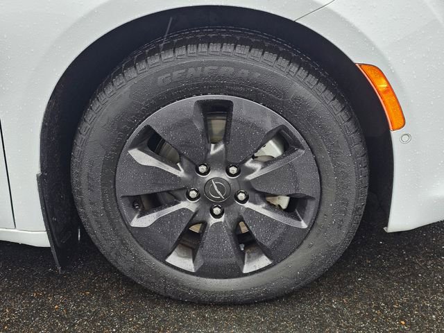 Used 2020 Chrysler Pacifica Limited w/ Advanced Safetytec Group image 11