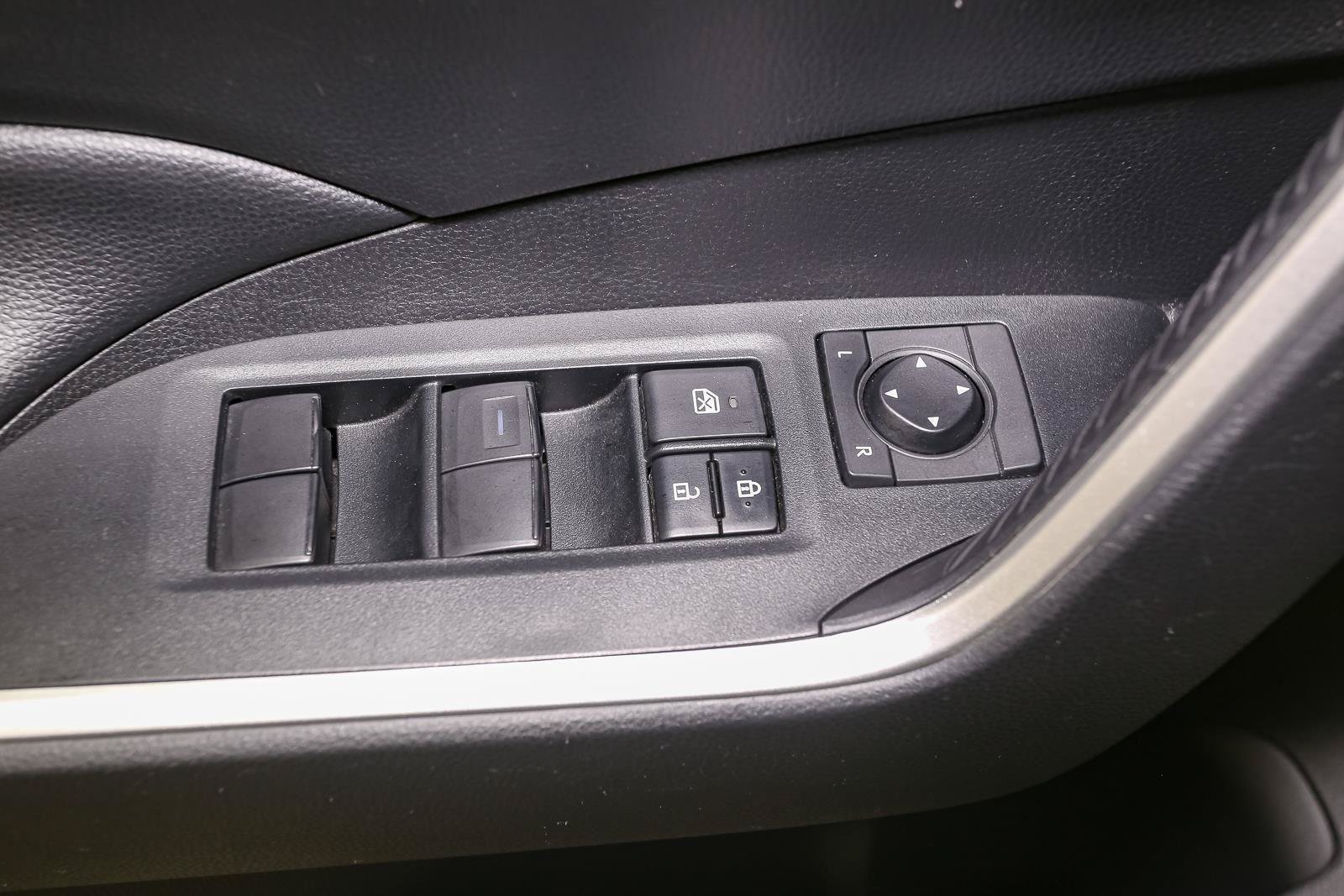 Used 2020 Toyota RAV4 XLE AWD/4WD image 40