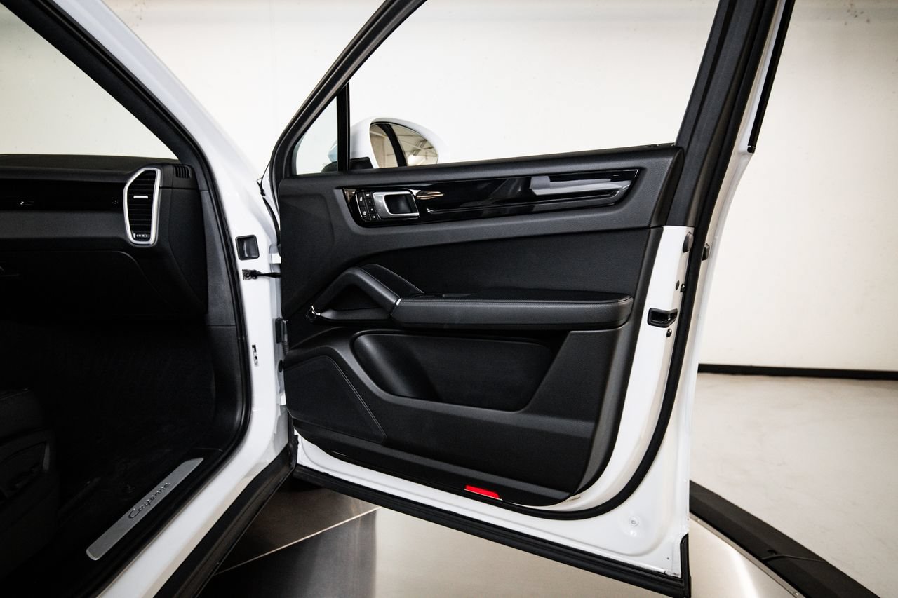 Certified 2023 Porsche Cayenne Coupe AWD/4WD image 27