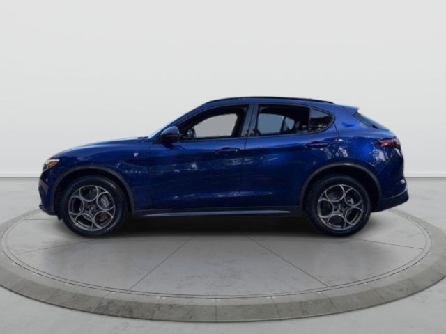 Used 2023 Alfa Romeo Stelvio Ti AWD/4WD image 4
