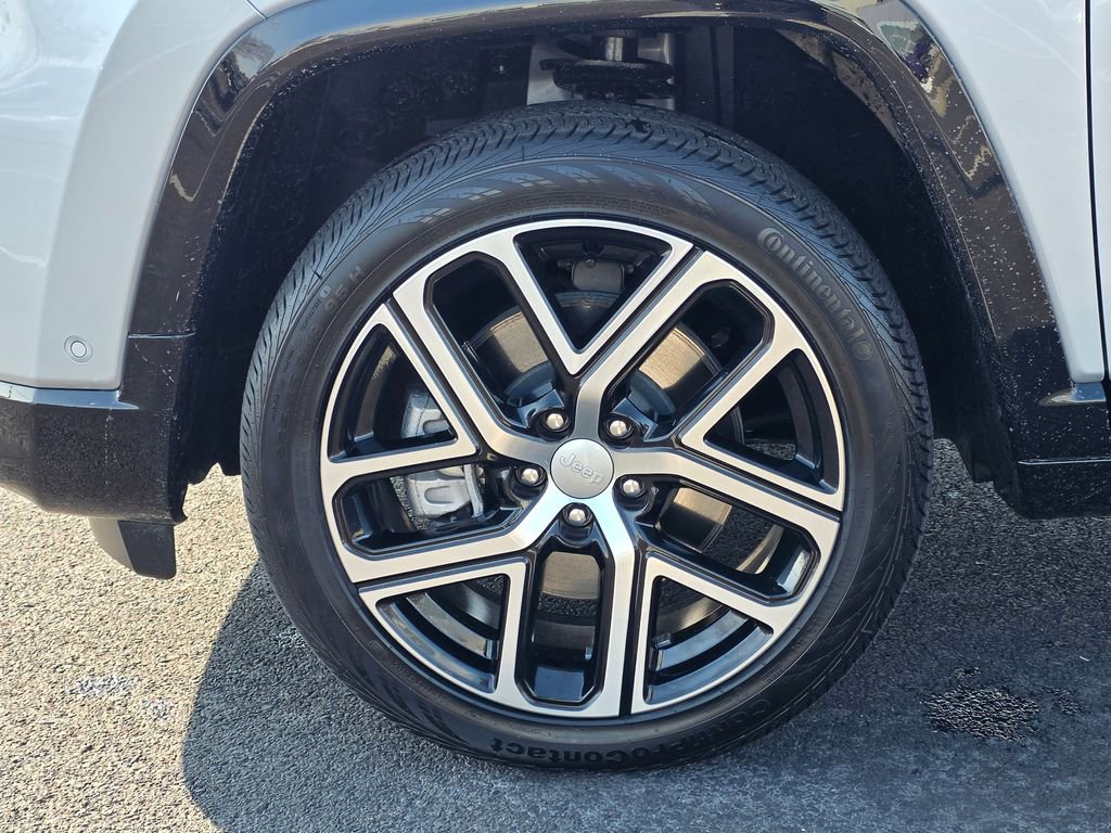 Used 2024 Jeep Compass Limited w/ Elite Group image 9