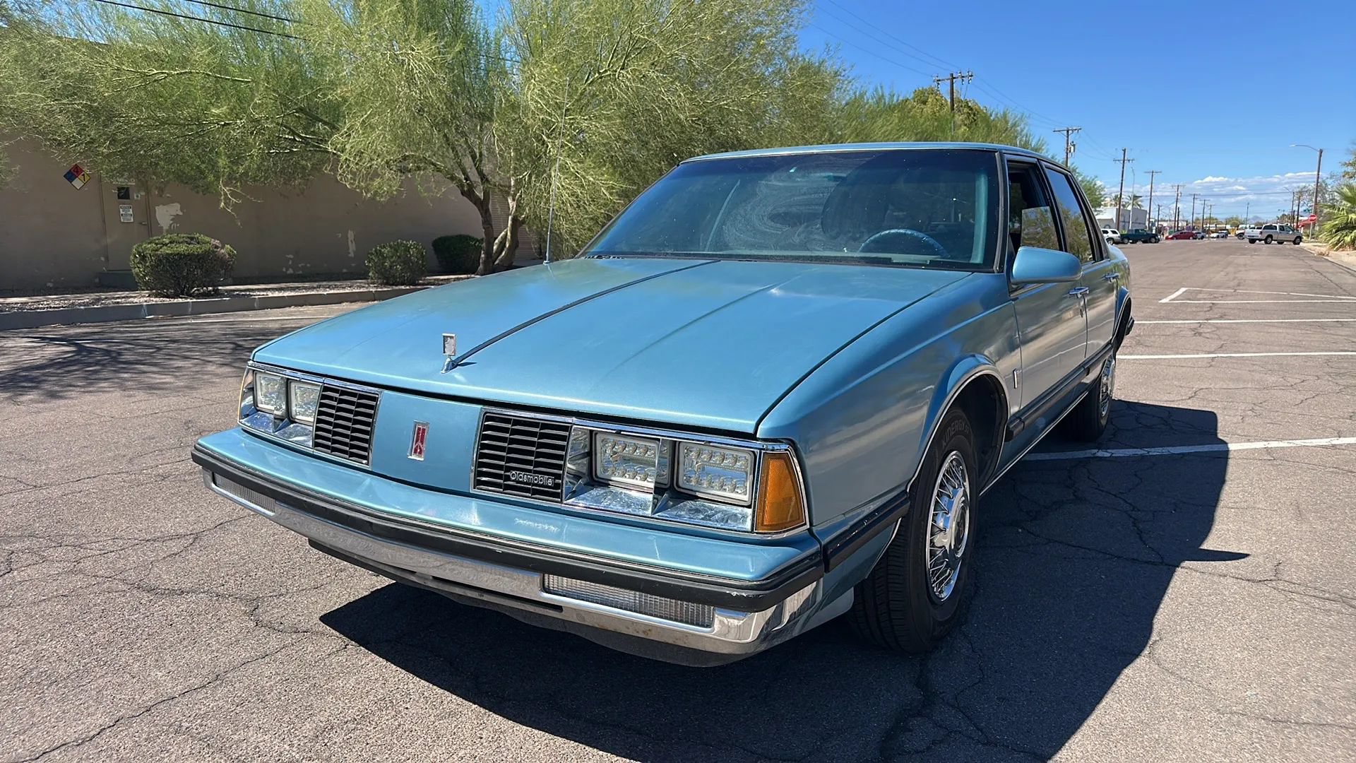 Used 1990 Oldsmobile 88 Royale Brougham FWD image 6