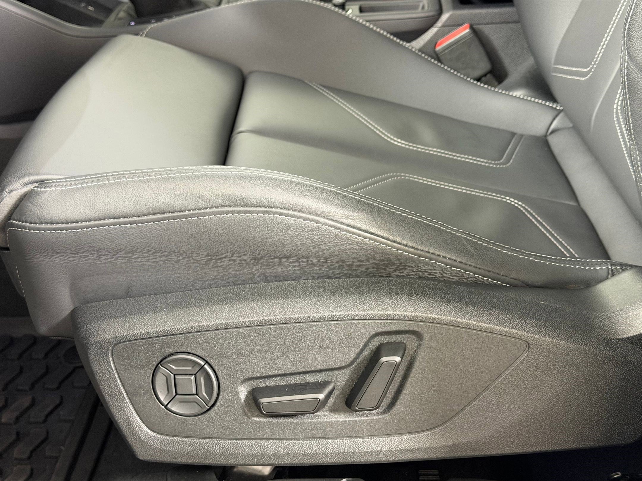 Certified 2025 Audi Q3 2.0T Premium w/ Convenience Package image 14