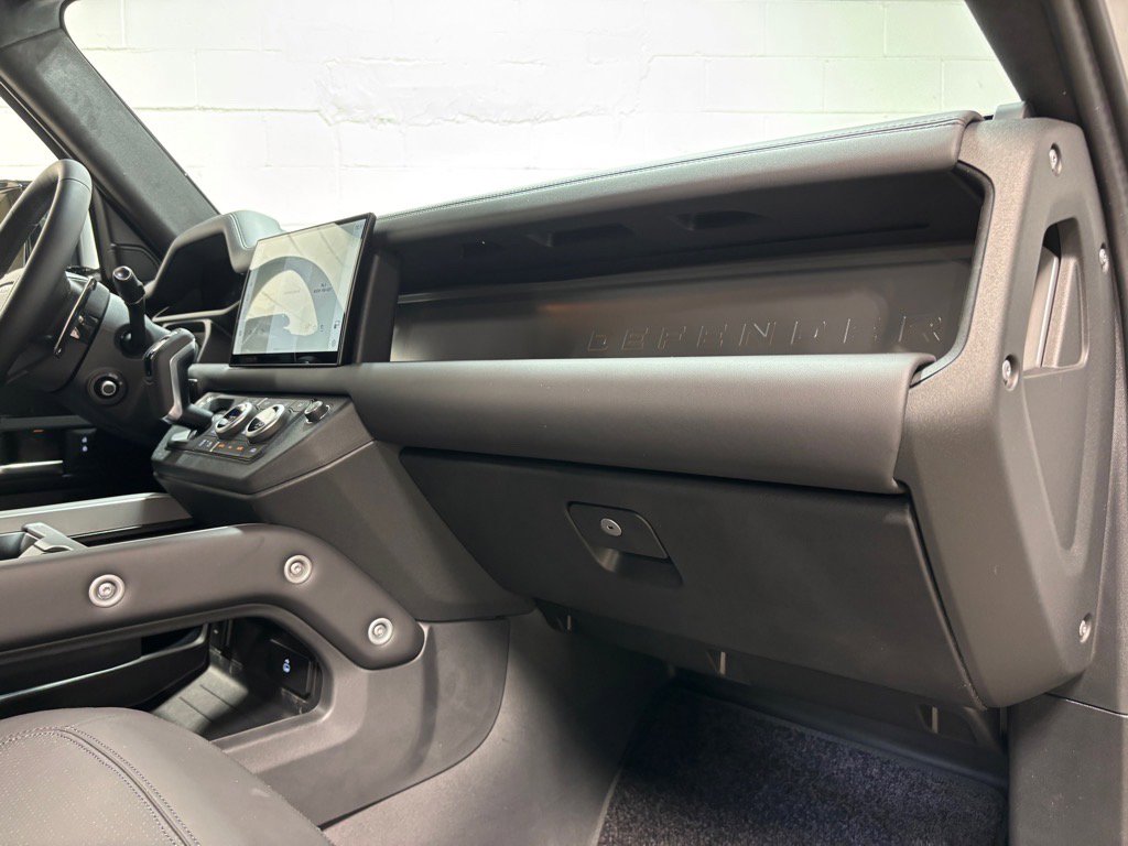 New 2025 Land Rover Defender 110 V8 image 31