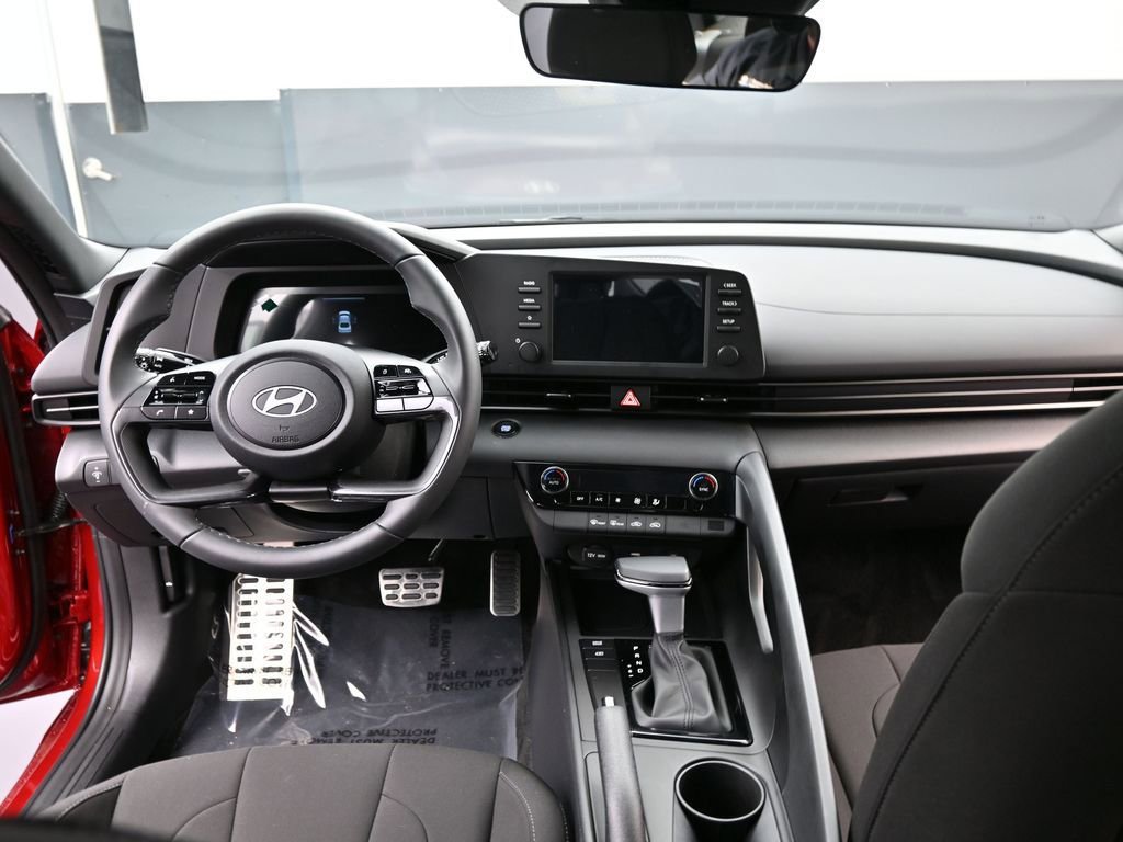 Certified 2025 Hyundai Elantra Sport FWD image 10