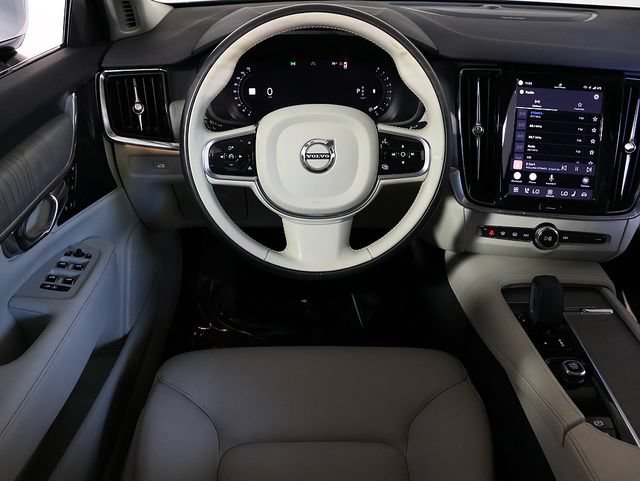 Used 2023 Volvo S90 B6 Plus AWD/4WD image 17