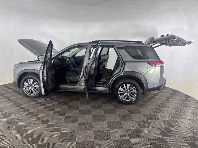Certified 2025 Nissan Pathfinder SV w/ Cargo Package AWD/4WD image 19