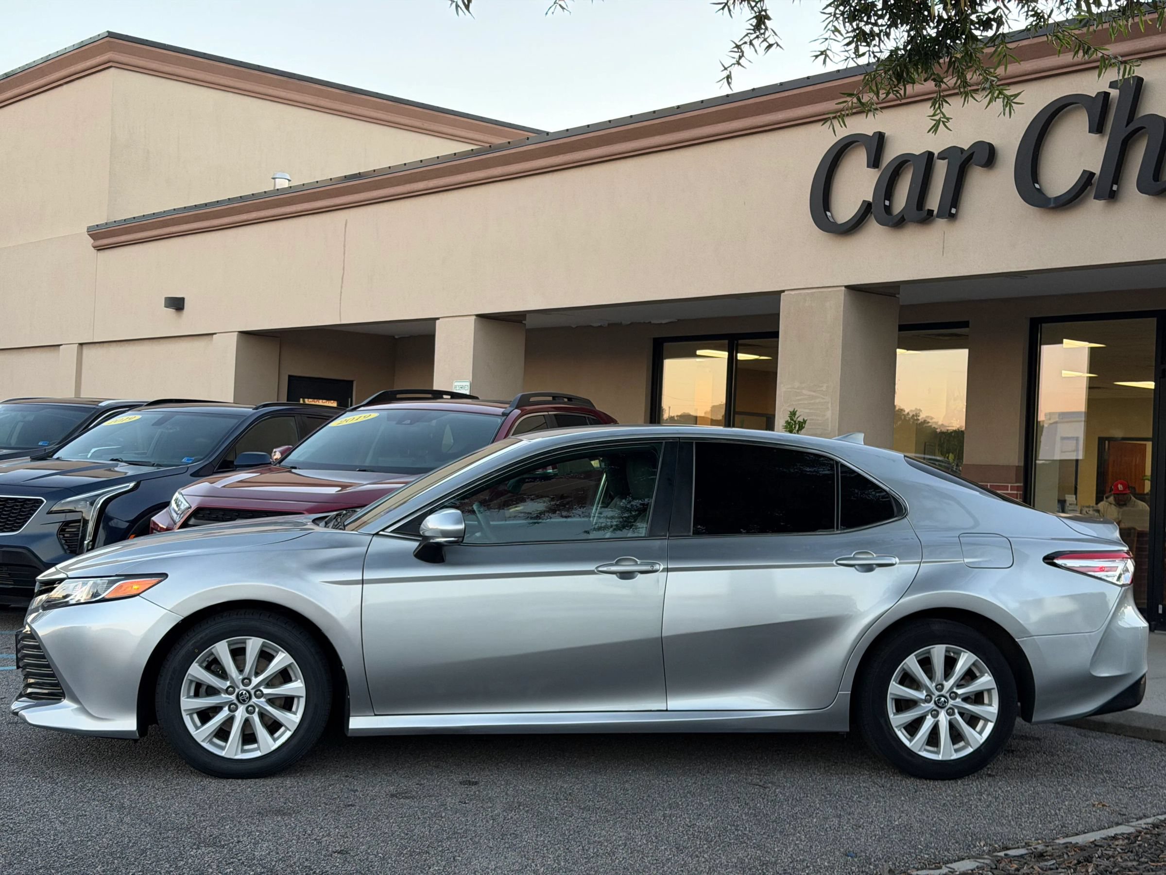 Used 2019 Toyota Camry LE FWD image 11