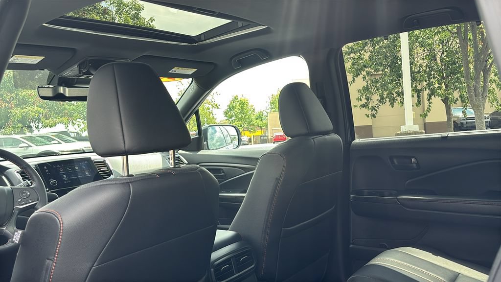 Certified 2025 Honda Passport TrailSport image 32
