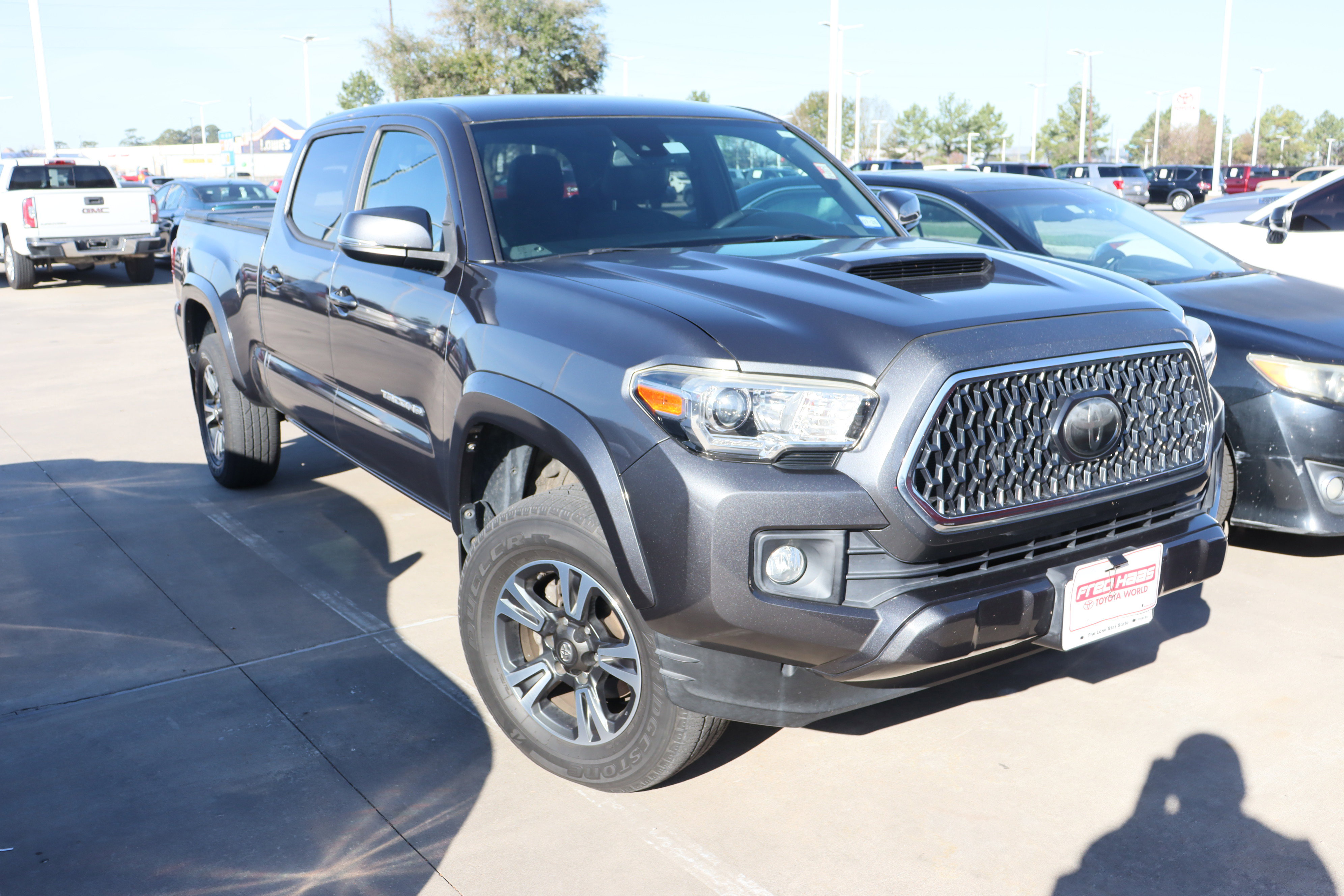 Used 2019 Toyota Tacoma TRD Sport image 2
