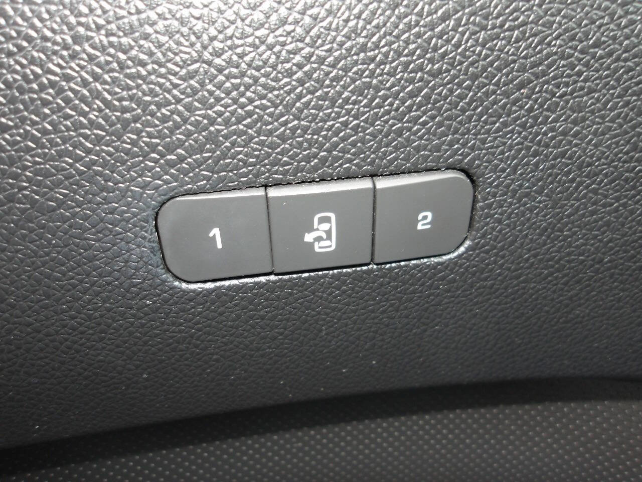 Used 2011 GMC Acadia Denali image 19