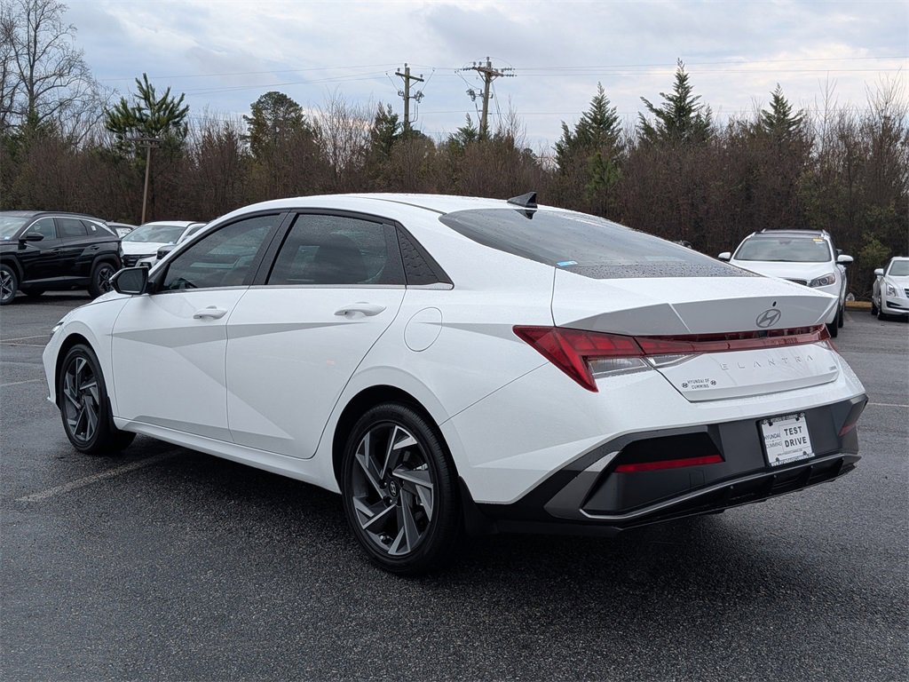 Certified 2025 Hyundai Elantra Limited image 6