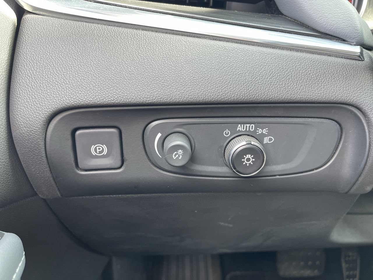 Used 2021 Buick Enclave Premium w/ Surround and Sites Package AWD/4WD image 17