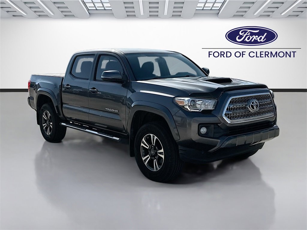 Used 2017 Toyota Tacoma TRD Sport image 1