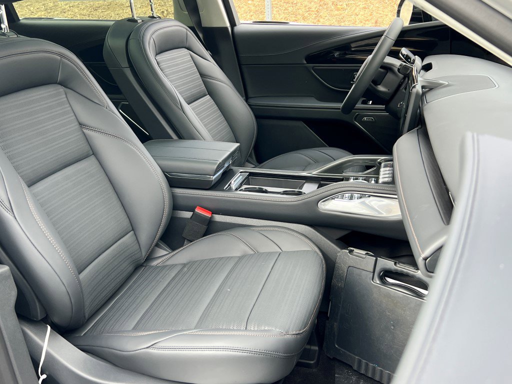 New 2026 Lincoln Nautilus Reserve w/ Jet Appearance Package image 13