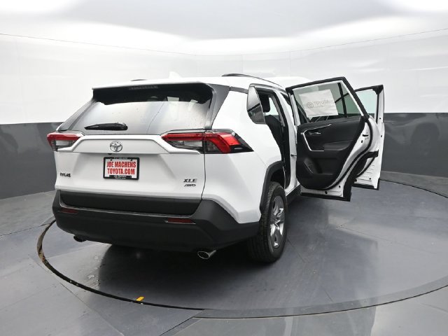 Used 2025 Toyota RAV4 XLE AWD/4WD image 43