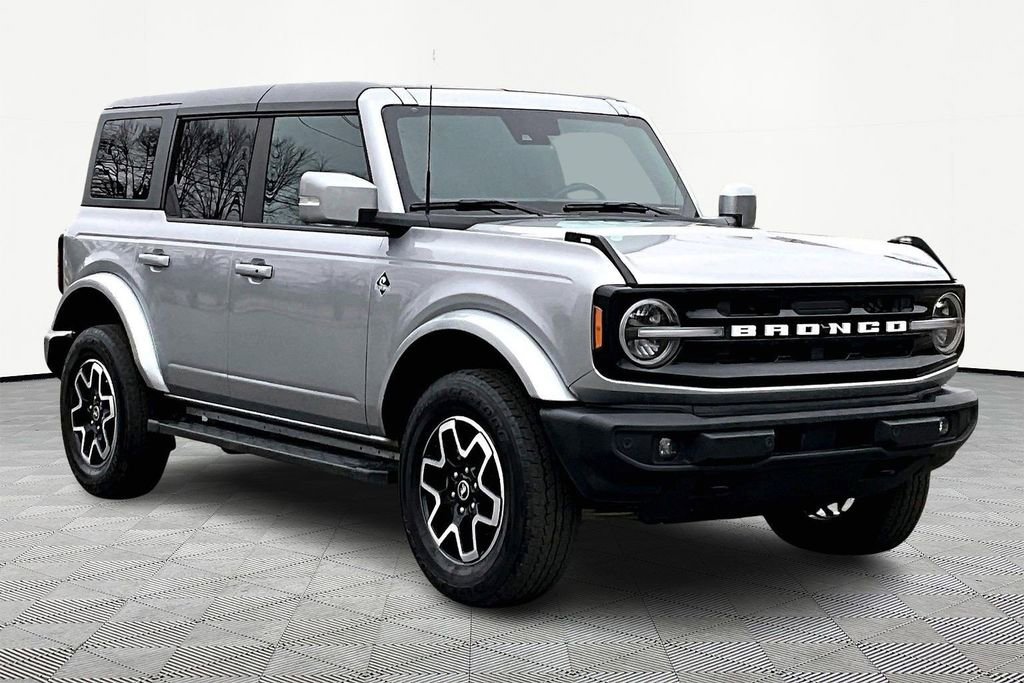 Used 2024 Ford Bronco Outer Banks image 2