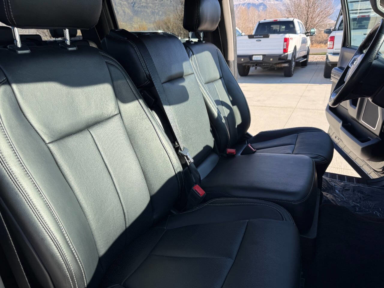 Used 2020 Ford F150 Lariat w/ Max Trailer Tow Package image 27