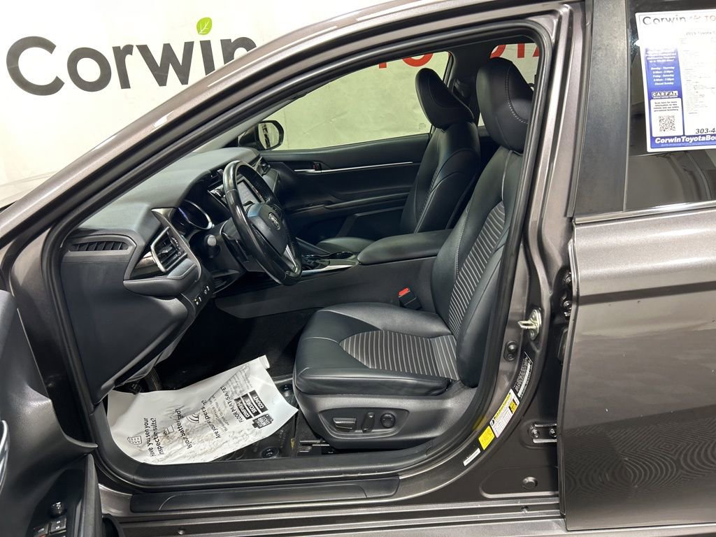 Used 2019 Toyota Camry SE w/ Convenience Package image 23