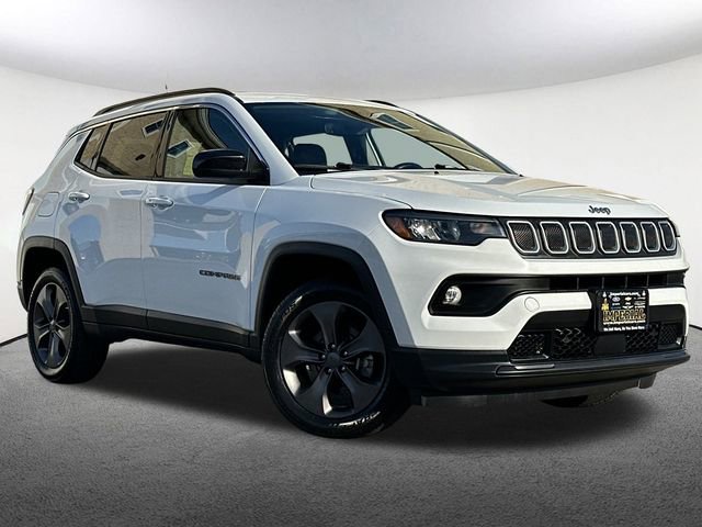 Used 2022 Jeep Compass Latitude image 2