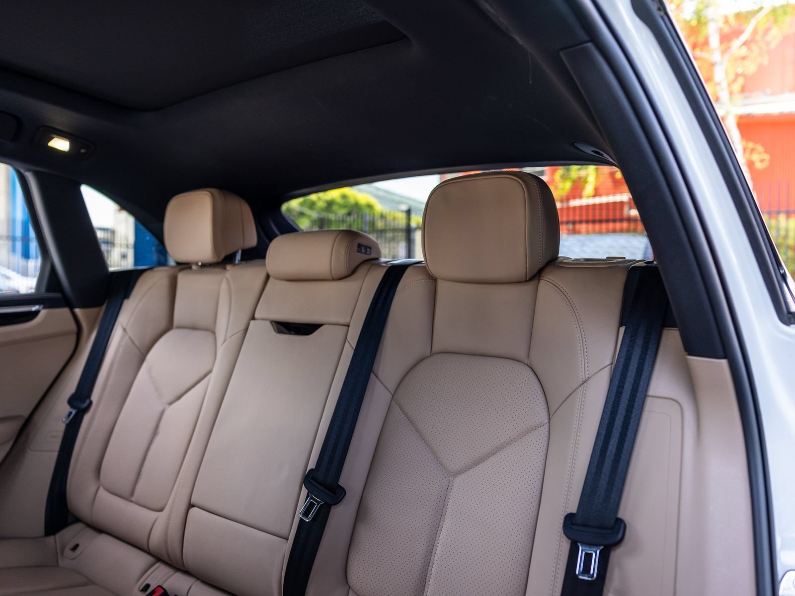 Certified 2024 Porsche Macan AWD/4WD image 29