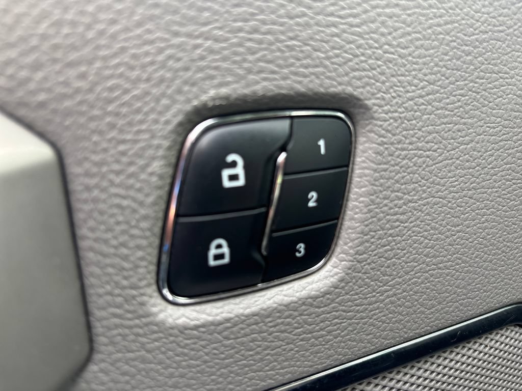 Used 2015 Ford F150 Lariat AWD/4WD image 29