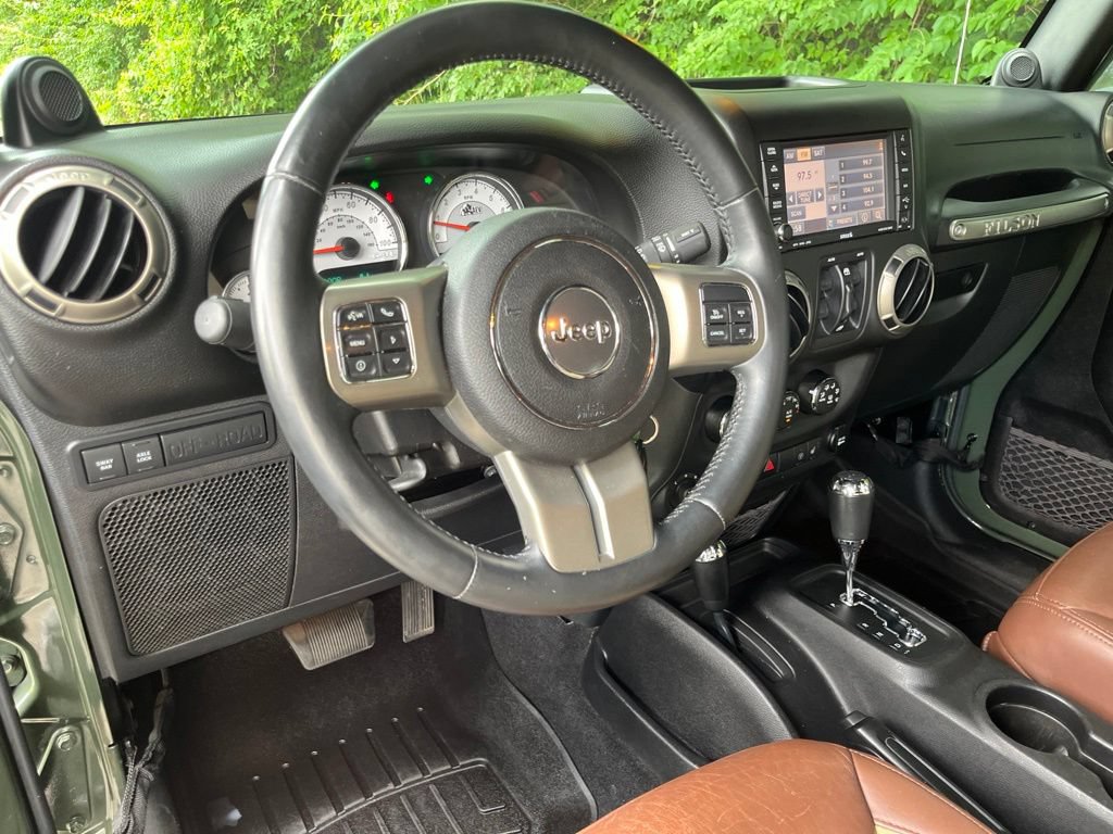 Used 2014 Jeep Wrangler Unlimited Rubicon w/ Connectivity Group AWD/4WD image 4