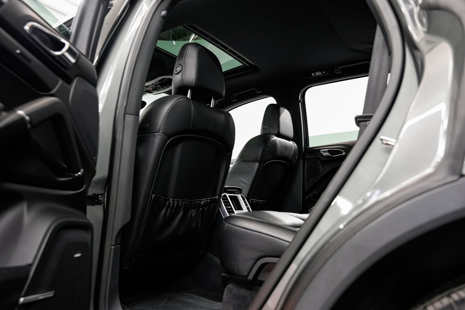 Used 2015 Porsche Cayenne Diesel AWD/4WD image 31