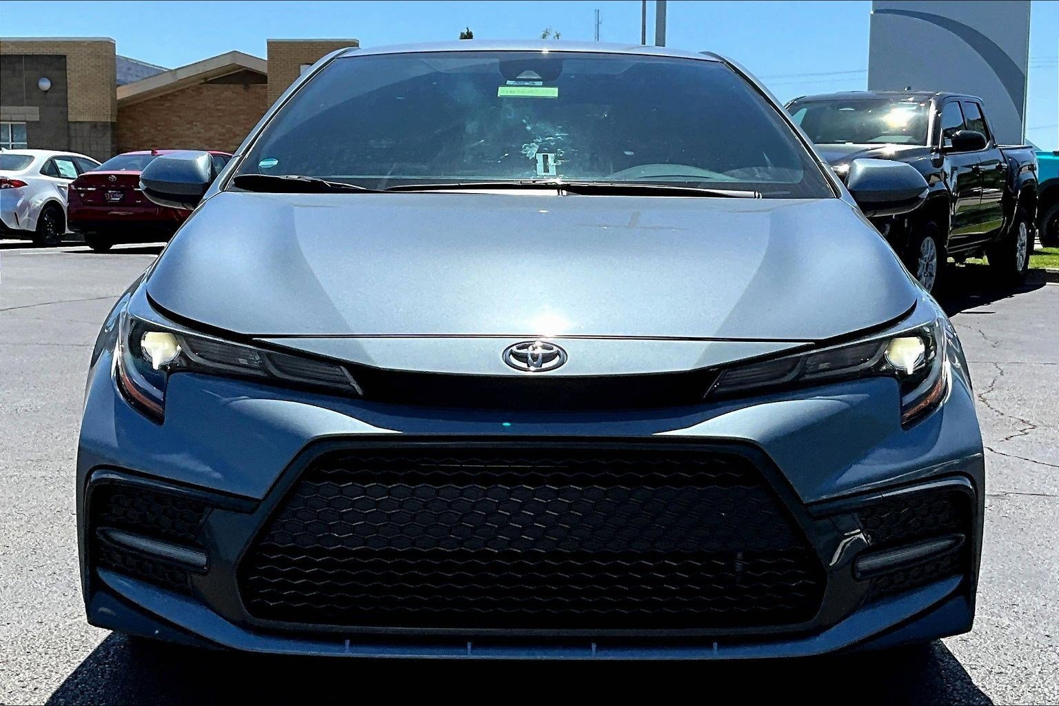Used 2022 Toyota Corolla SE FWD image 2