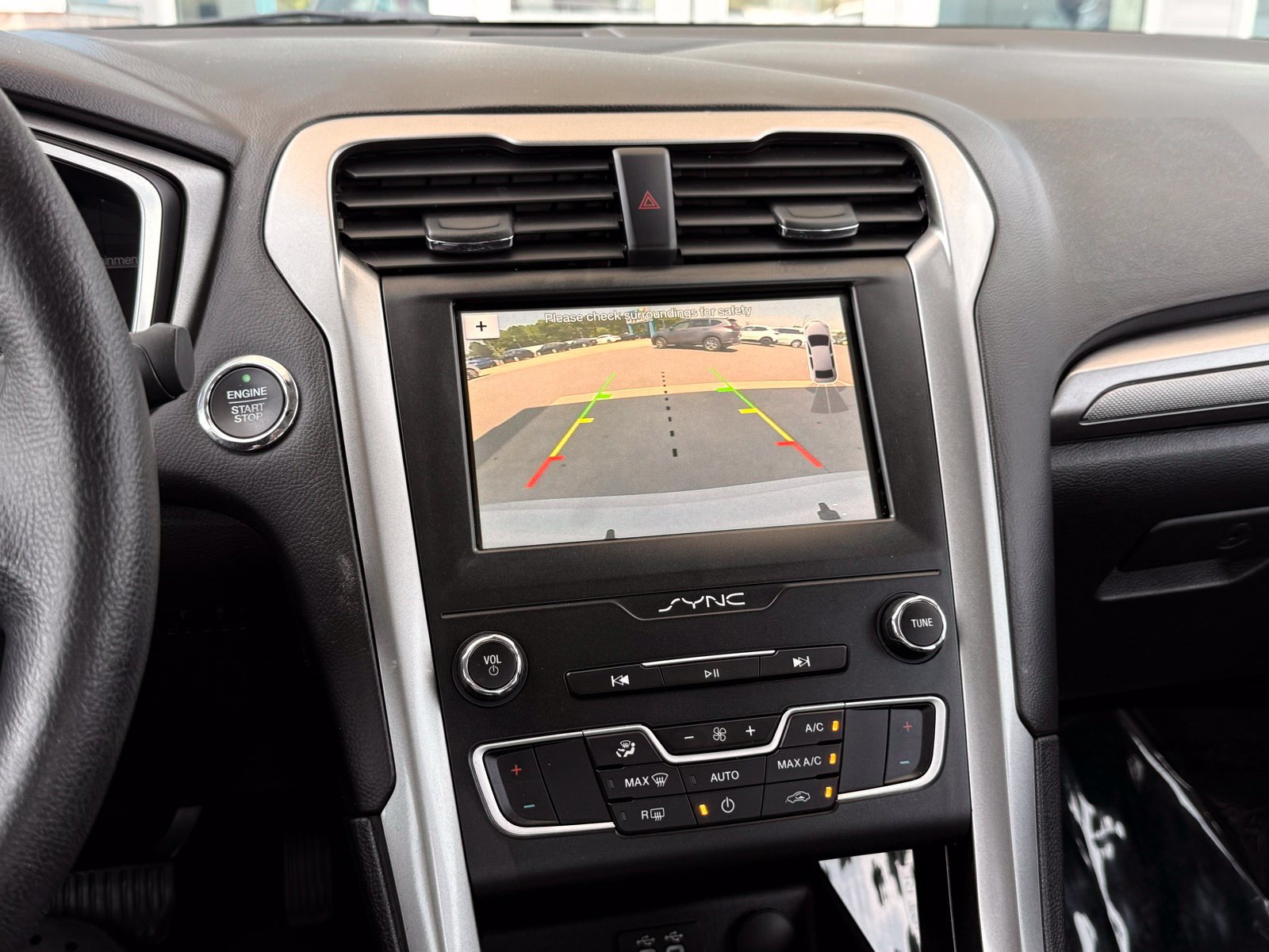 Used 2019 Ford Fusion SE FWD image 32