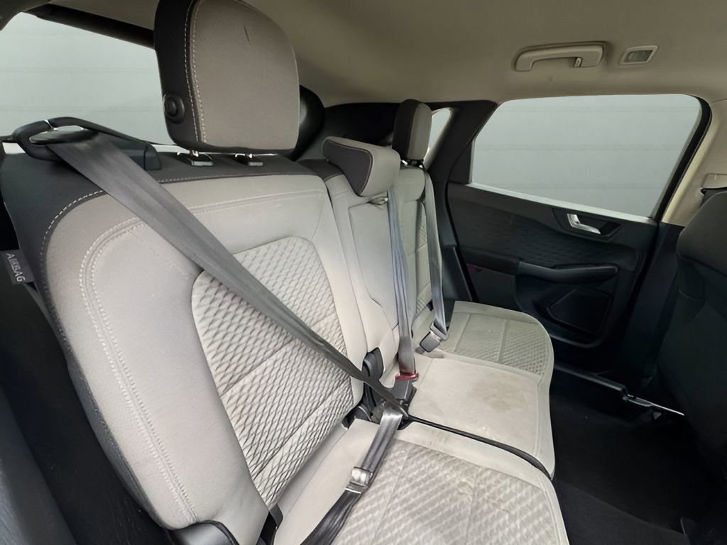 Used 2020 Ford Escape SE image 18