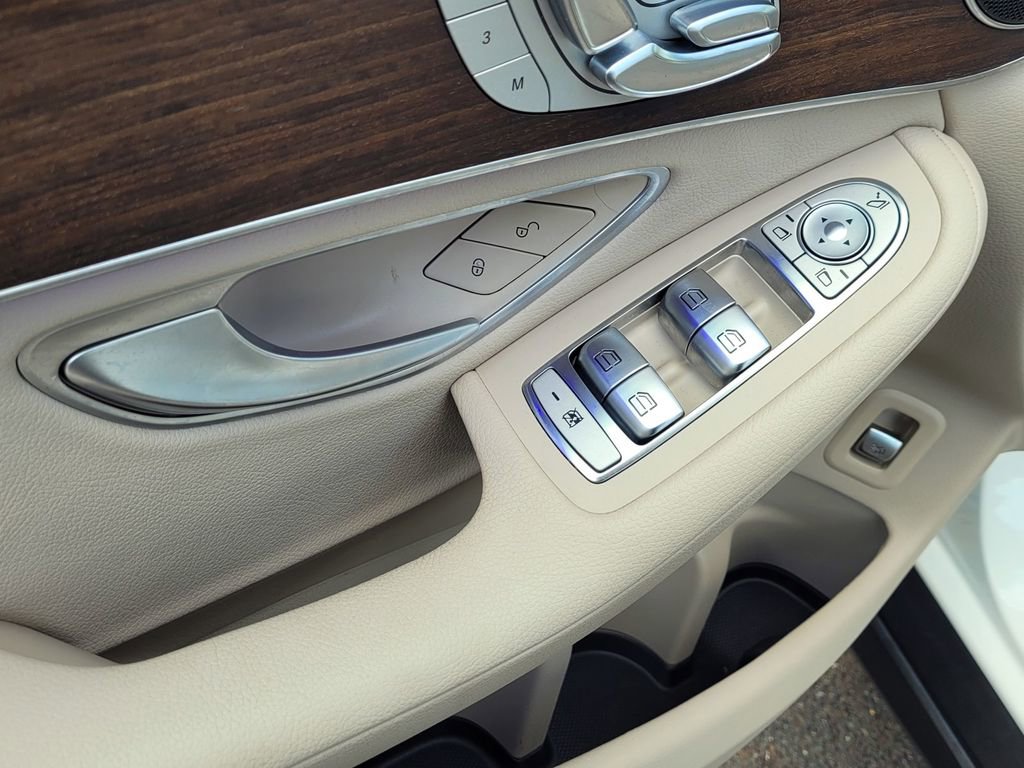 Used 2022 Mercedes-Benz GLC 300 w/ Multimedia Package Lite image 12