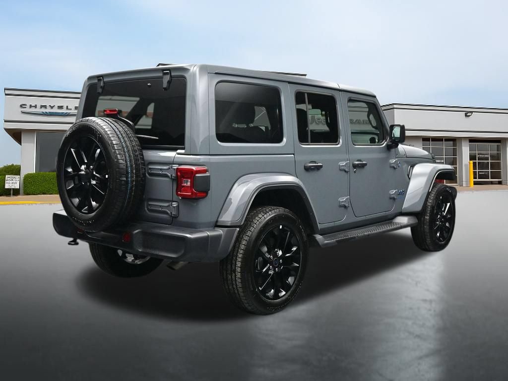 Used 2025 Jeep Wrangler Unlimited Sahara AWD/4WD image 5