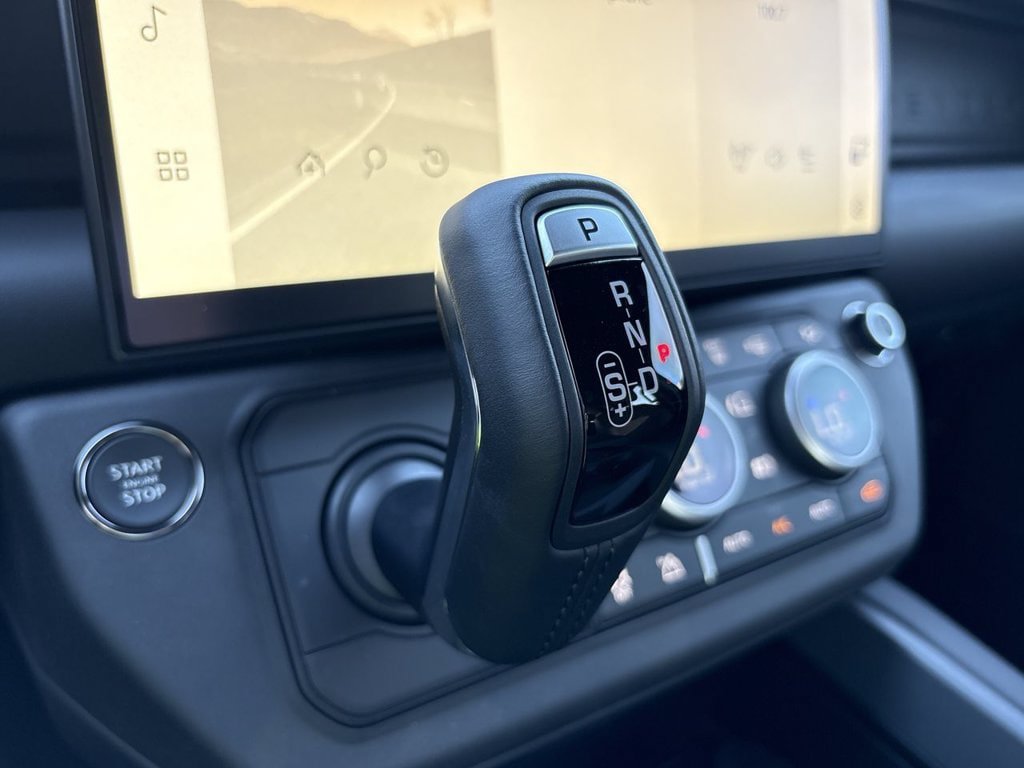 New 2026 Land Rover Defender 130 X-Dynamic SE AWD/4WD image 28