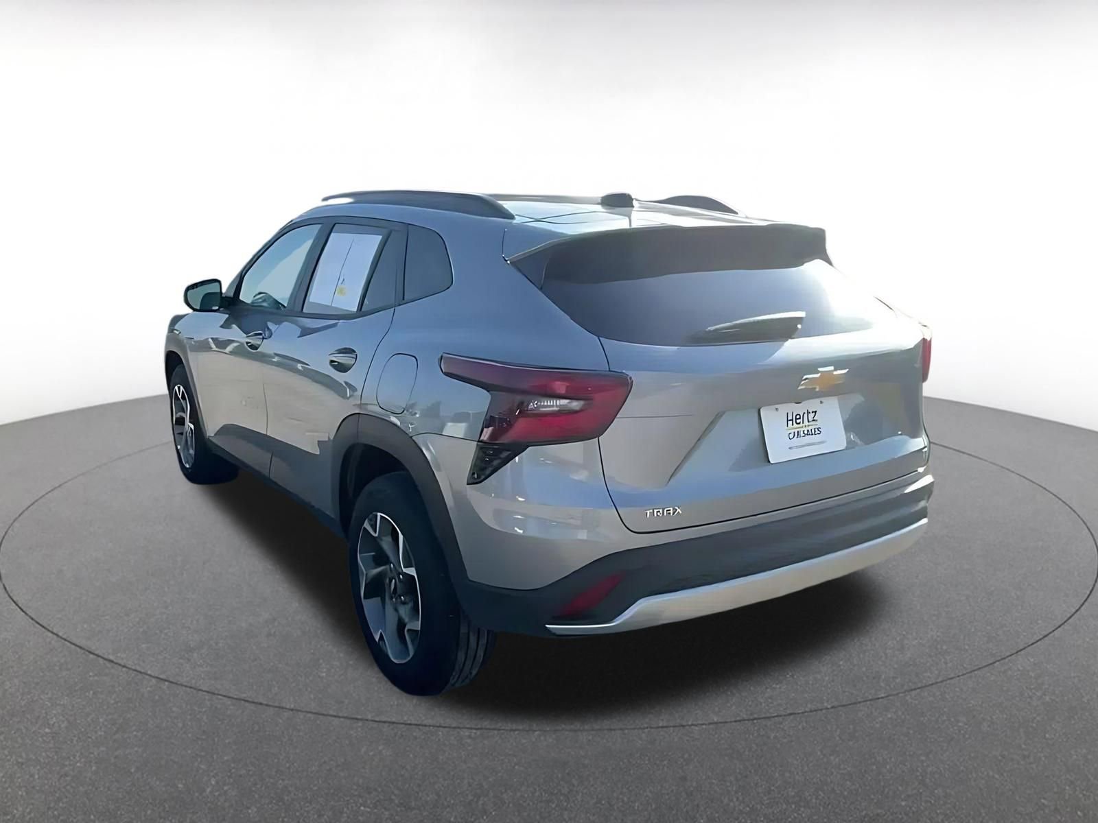 Used 2025 Chevrolet Trax LT image 11