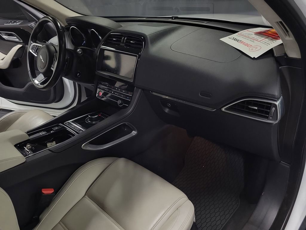 Used 2020 Jaguar F-PACE Prestige image 25