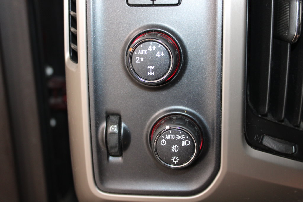 Used 2016 GMC Sierra 1500 Denali w/ Enhanced Driver Alert Package AWD/4WD image 43