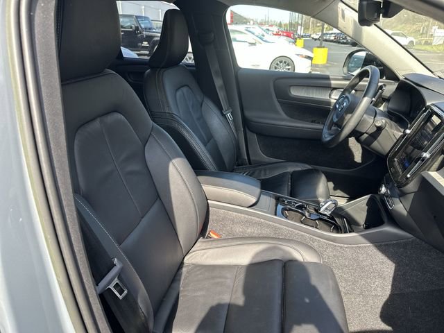 Used 2023 Volvo XC40 B5 Plus w/ Climate Package image 29