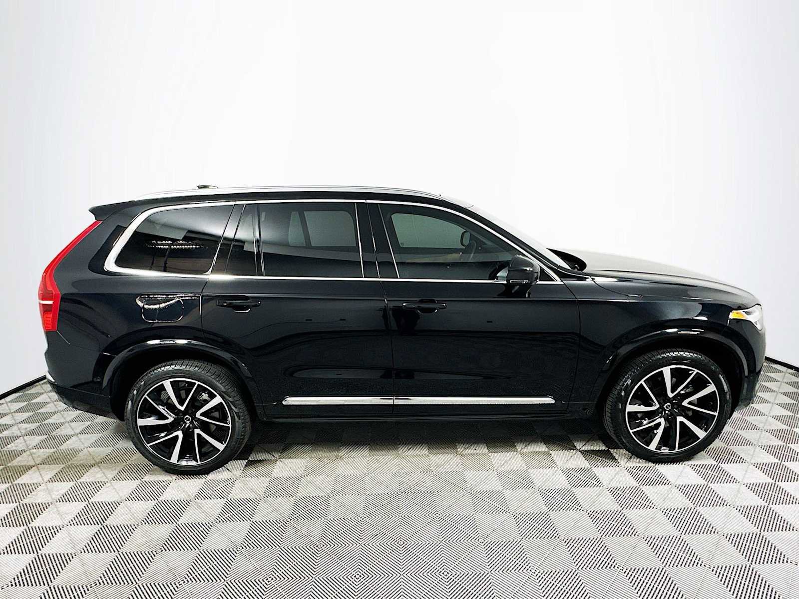 Used 2025 Volvo XC90 B5 Plus w/ Protection Package Premier image 8