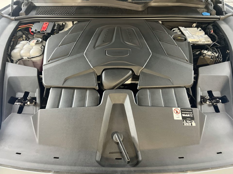 New 2026 Porsche Cayenne Coupe AWD/4WD image 32