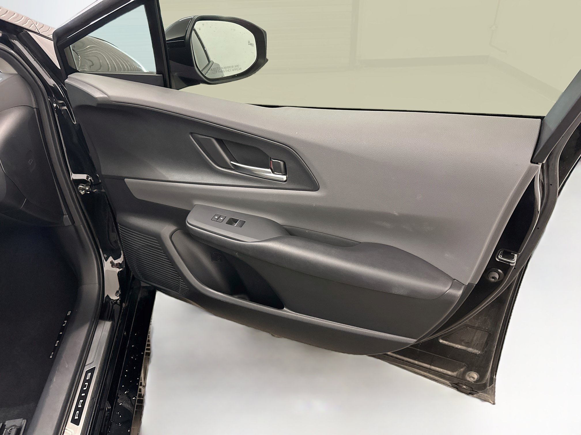 Used 2024 Toyota Prius XLE FWD image 34