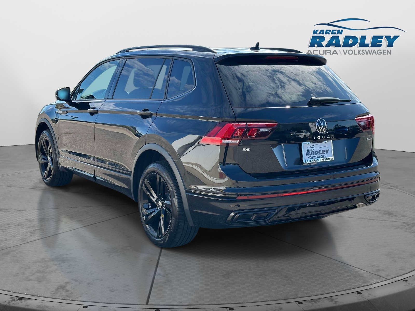 Certified 2024 Volkswagen Tiguan SE R-Line AWD/4WD image 4