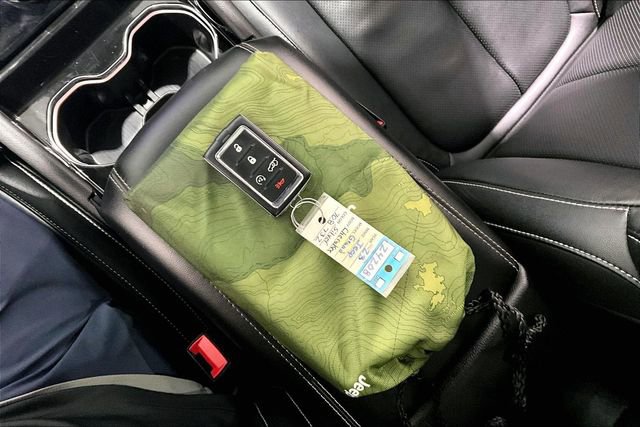 Used 2023 Jeep Grand Cherokee Limited w/ Luxury Tech Group II image 36