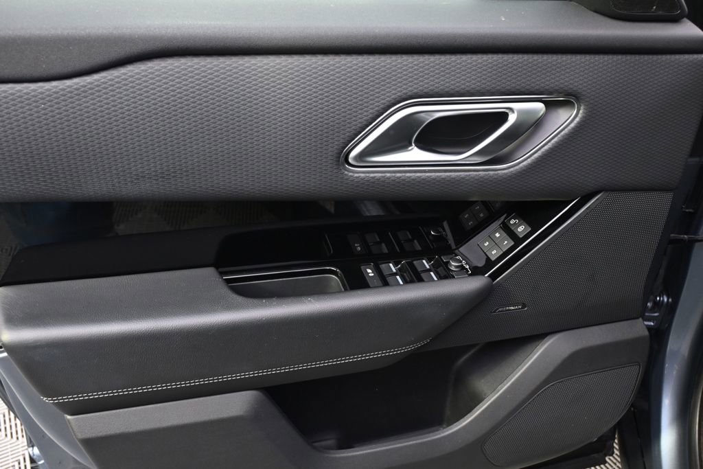 Used 2019 Land Rover Range Rover Velar S AWD/4WD image 18