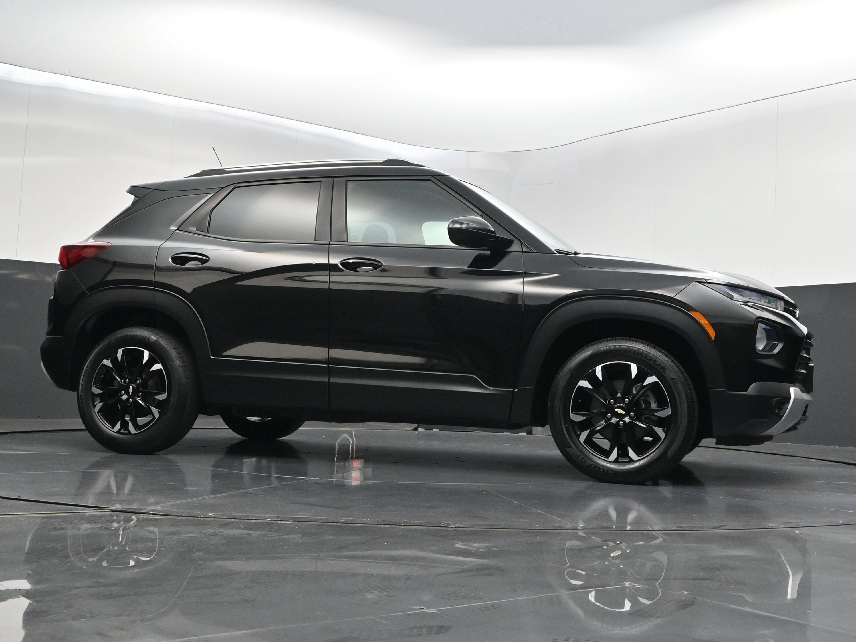Used 2021 Chevrolet TrailBlazer LT w/ Premium Seating Package AWD/4WD image 43
