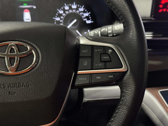 Used 2022 Toyota Sienna XLE FWD image 16