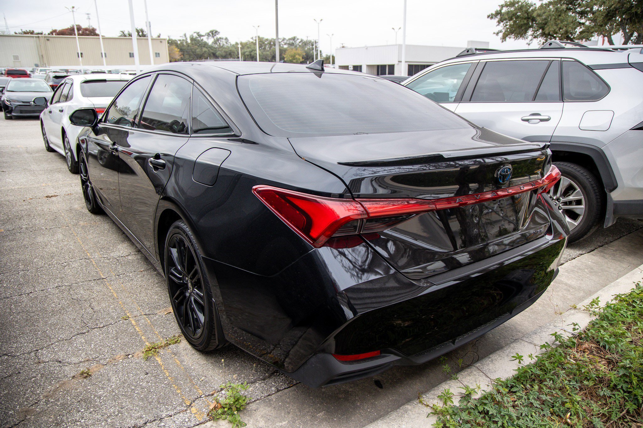 Used 2022 Toyota Avalon XSE image 8