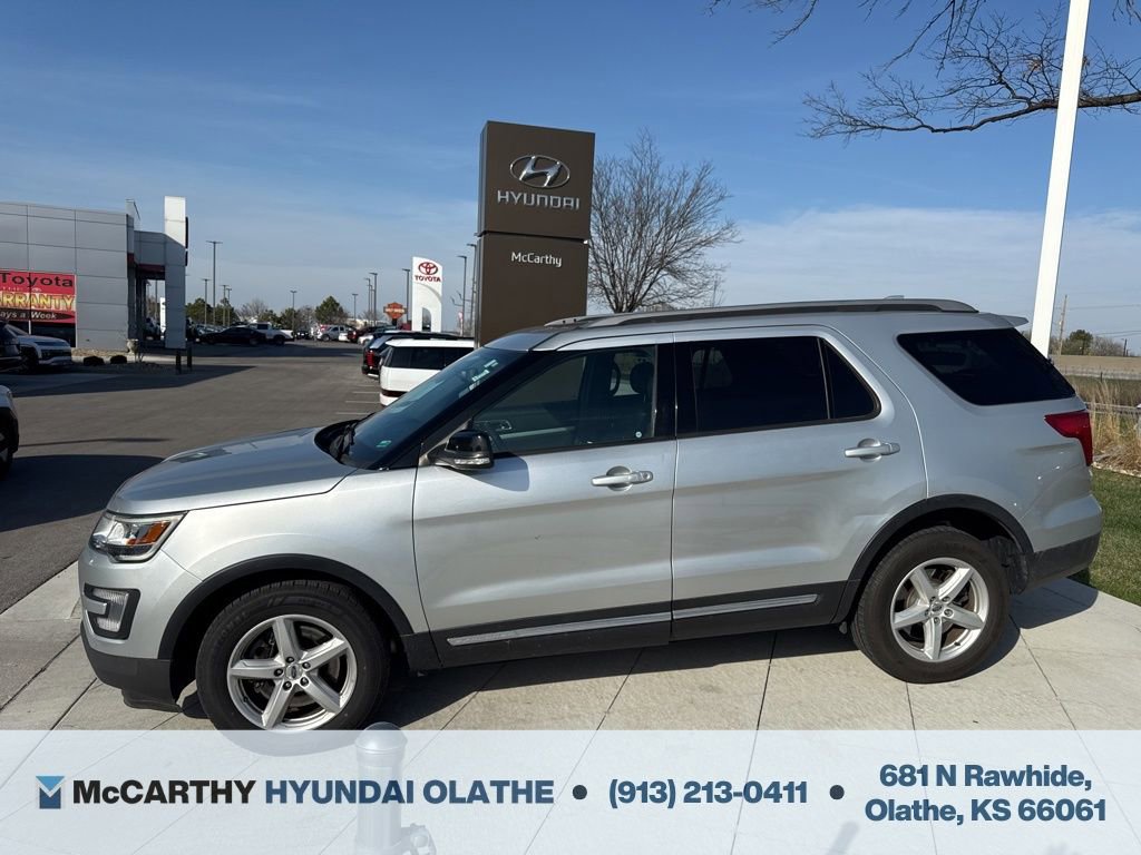 Used 2017 Ford Explorer XLT w/ Equipment Group 202A image 11
