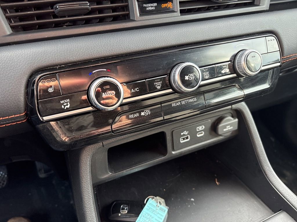 Used 2025 Honda Pilot Sport image 24